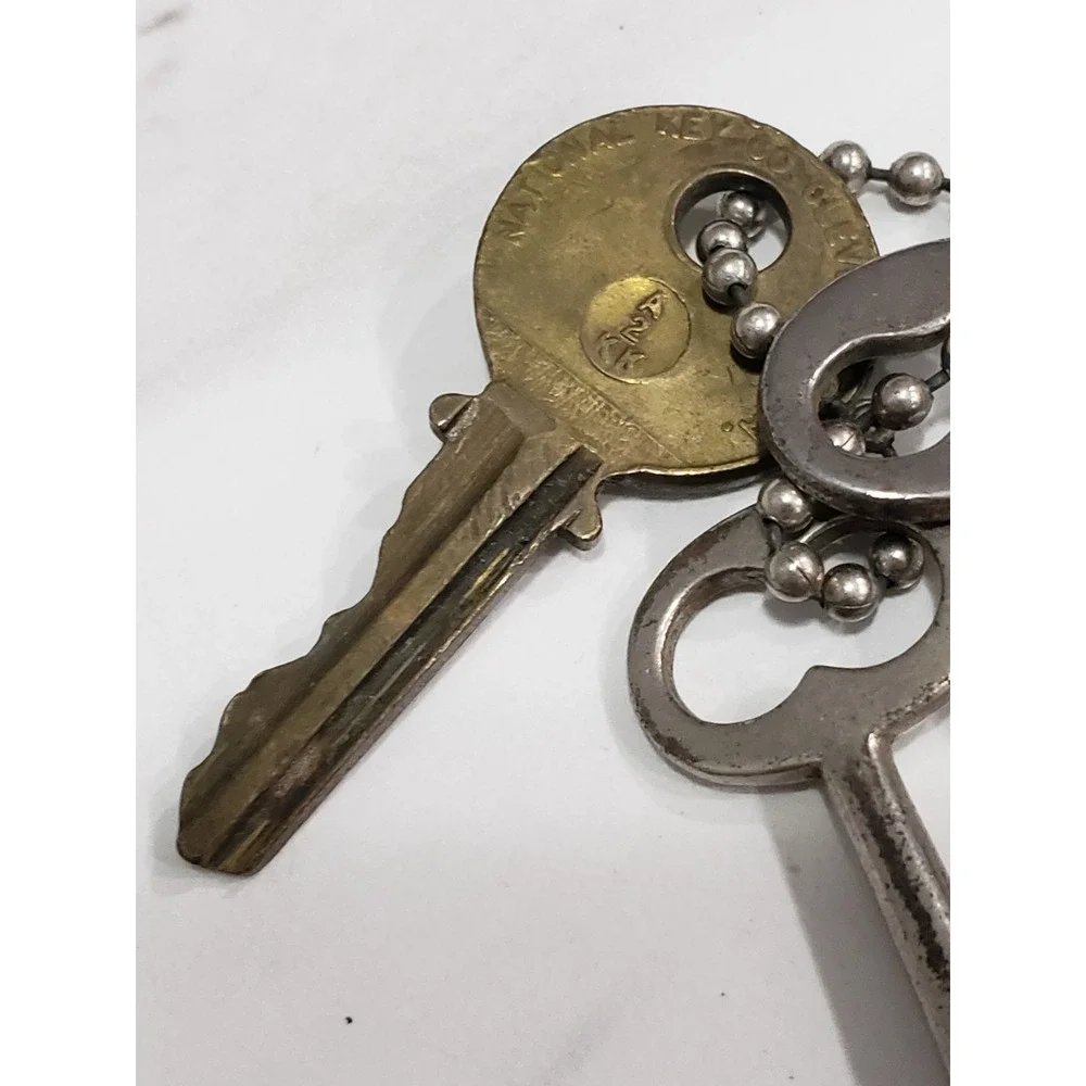 Lot 8 Antique Clover Bow Skeleton Keys Nickel Cabinet Keys 1890s-1920s janitor